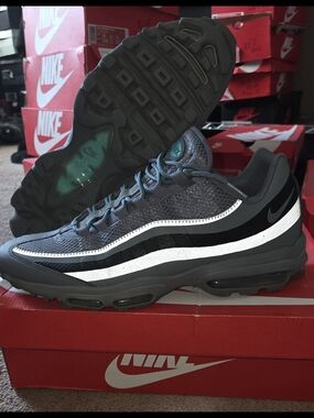 Nike Men’s Black/Gray Reflective Air Max 95 ULTRA